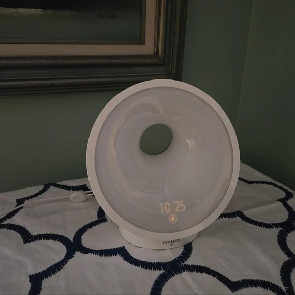 Philips SmartSleep HF3670 Smartphone Enabled Sleep and Wake-Up Smart Light - Picture 2 of 10